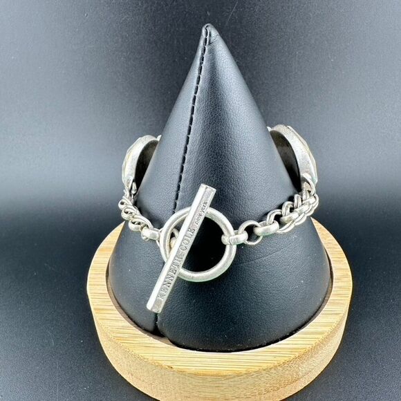 Kenneth Cole NY Carved Flower floral Resin Toggle Link Bracelet 7" - Picture 4 of 5